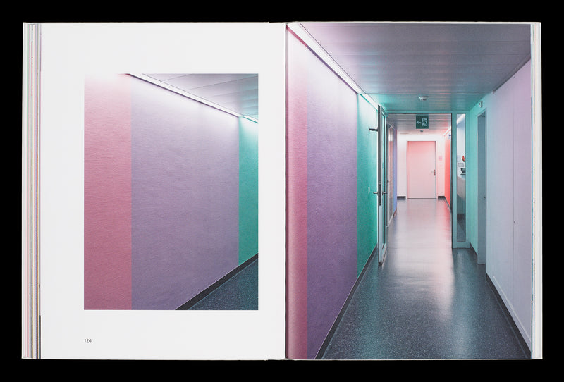 Architektur Farbe Licht. Die Kunst von Benno K. Zehnder im Spital Schwyz